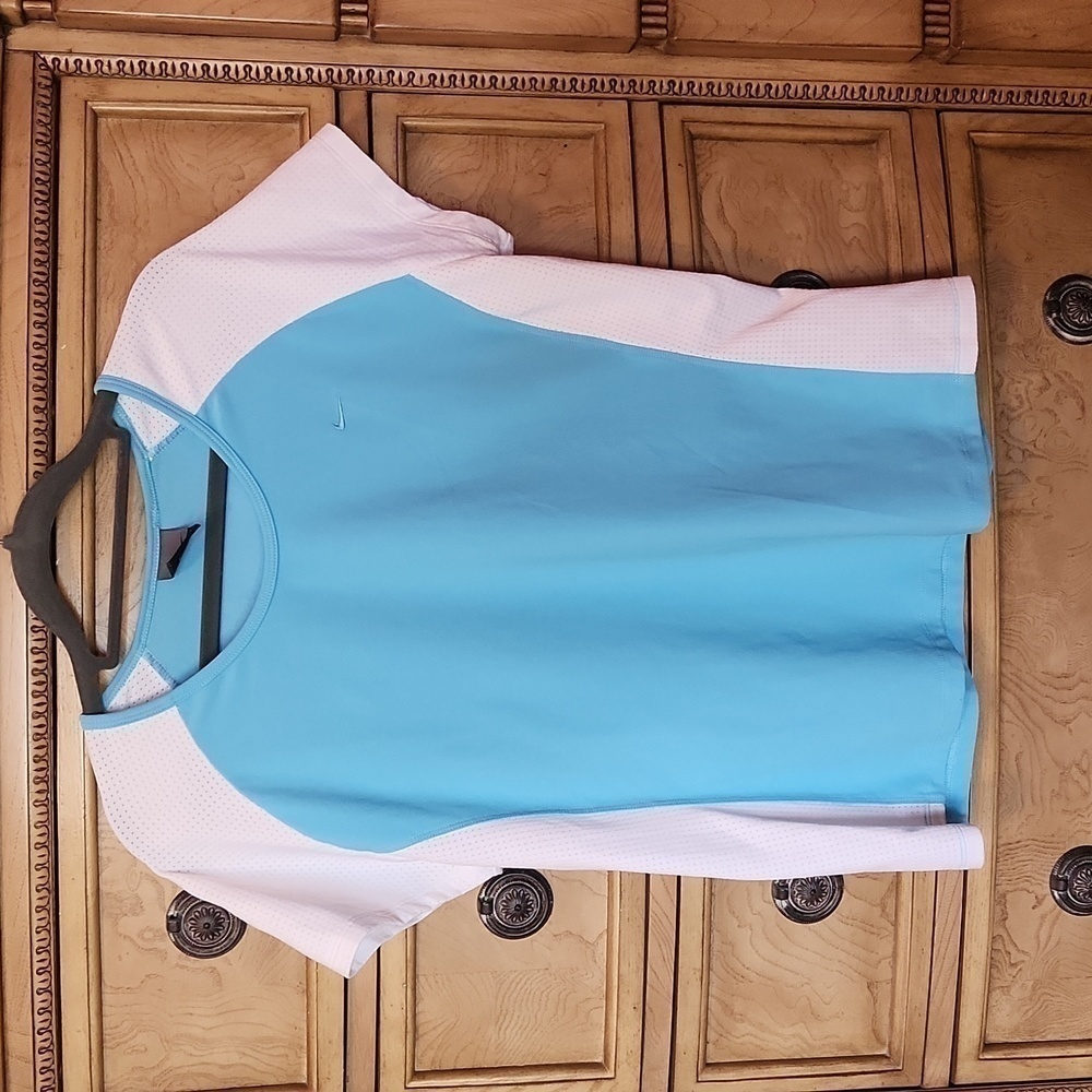 NIKE Athletic Shirt